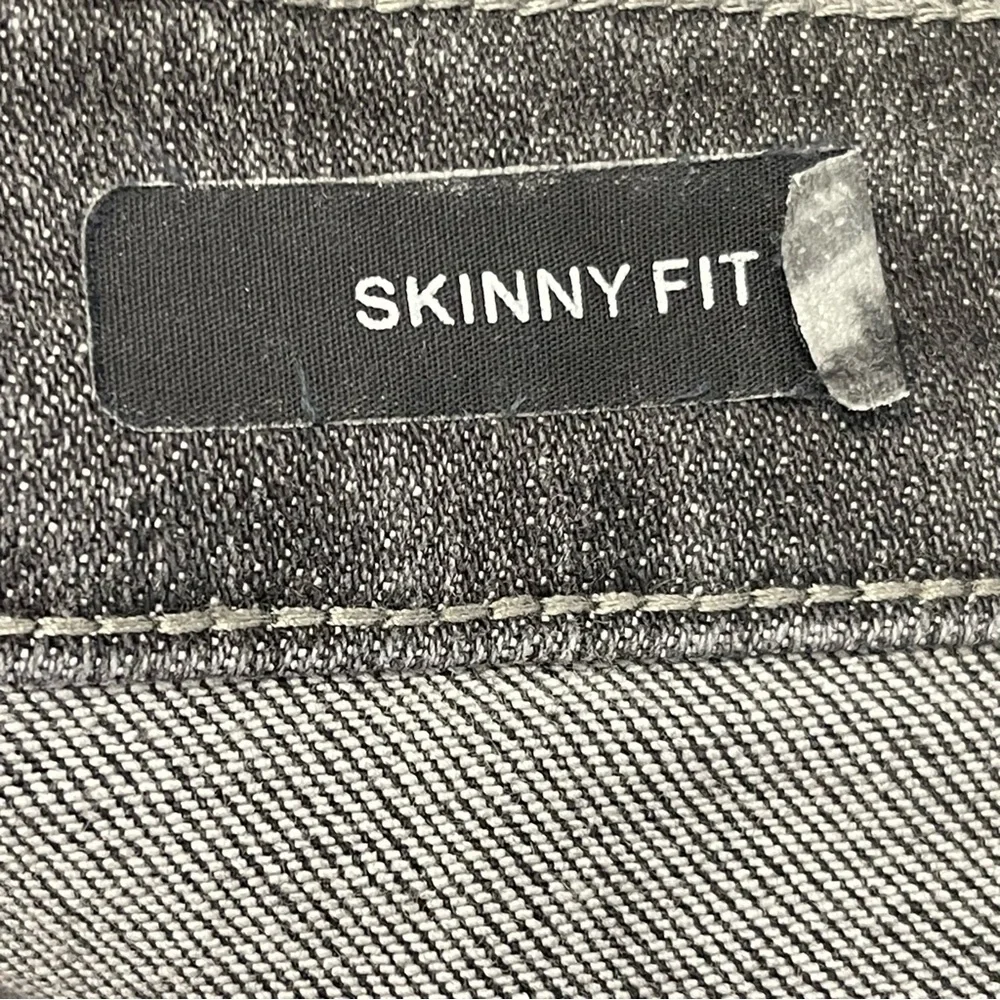 Judy Blue High Waist Tummy Control Release Hem Skinny Jeans in Black - 15 / 32 - Picture 6 of 7